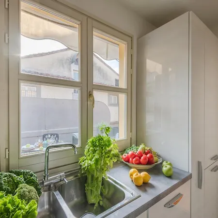 Elegant Modern In * לוקה