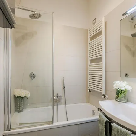 Elegant Modern In דירה *