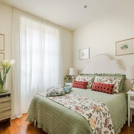 Elegant Modern In לוקה
