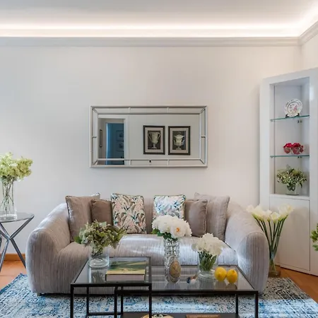 Elegant Modern In Lucca